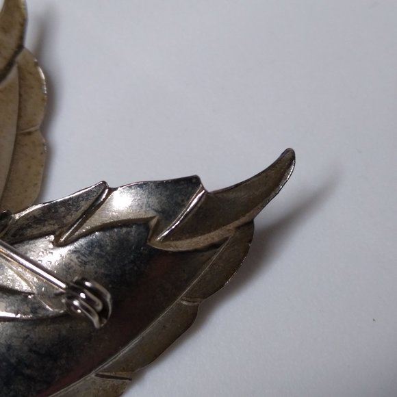 Vintage Metal Feather Brooch - Picture 14 of 16